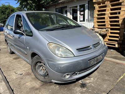 Citroën Xsara Picasso 1.8i bontott alkatrészei