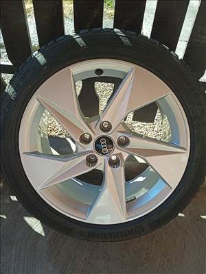 gyári 17 collos AUDI A3 8Y alufelnik újszerű téligumikkal,