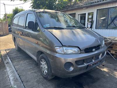 Hyundai H-1 2.5D bontott alkatrészei