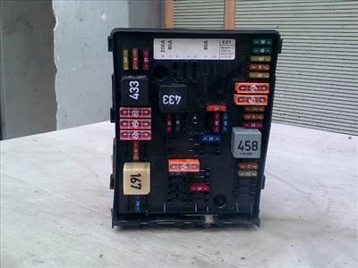 VOLKSWAGEN golf v. biztosítéktábla bcm bsi bsm sam gem modul motortér