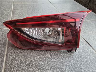 Mazda 3 jobb hátsó belső lámpa kis hibával b45c513f0b