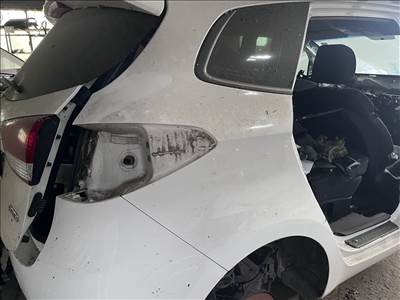 Kia Carens (RP) Jobb hátsó jobb hátsó negyed, sárvédő