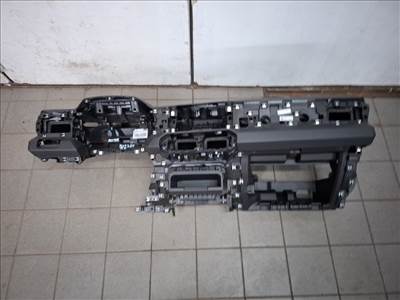 Dacia duster (P1310) mûszerfal párna 681034137R