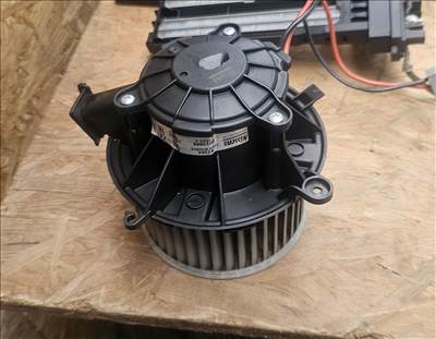Opel Astra J Fütömotor fütés motor 