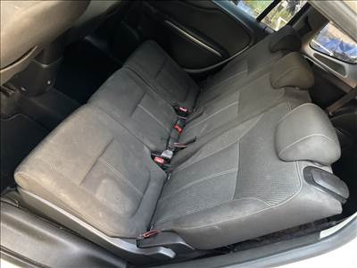 Opel Zafira C Tourer középső ülés sor 3db 