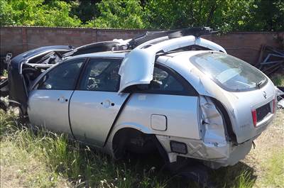 Nissan Primera III 1.8 Bal hátsó lámpa 