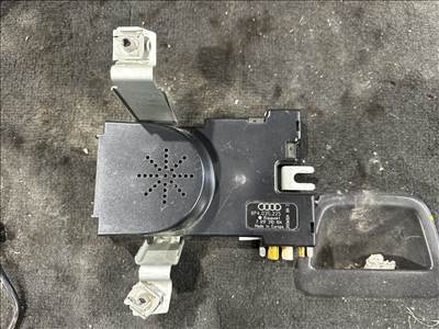 Audi A3 (8P) antenna erősítő  8p4035225