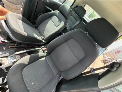 Skoda Fabia I Jobb első Fejtámla *167372*