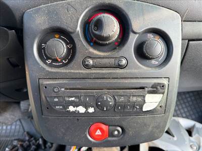 Renault Clio III Fűtéskapcsoló (manuális klímás) *156720*