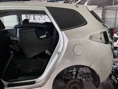 Kia Carens RP bal hátsó sárvédő negyed