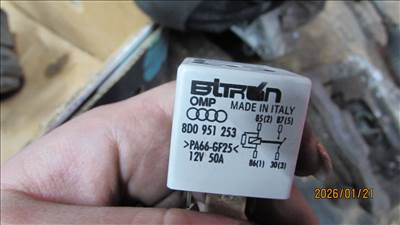 Audi A4 (B6/B7) Avant 2.0 TFSI relé (8D0951253 / 8D0951253A)