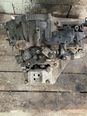 Kia Carens UN váltó CRDI 4300024450-BON