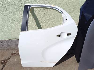 Toyota Yaris (XP210) Bal hátsó Ajtó