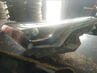 Toyota C-HR Jobb ledes fényszóró toyota81110f4170