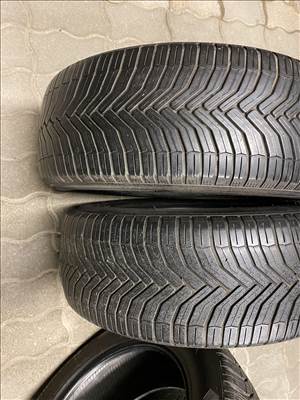  225/5516" használt Michelin négyévszakos gumi gumi