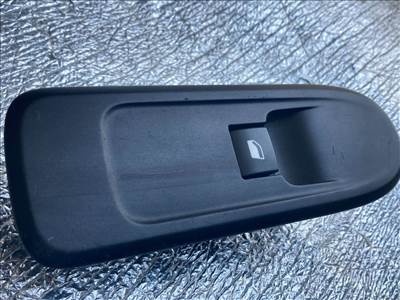 Citroën C3 II jobb első ablakemelő gomb 96637534xt