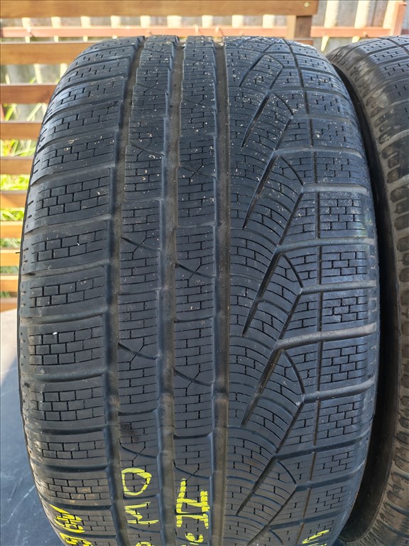 255 35 R19 96V Pirelli Sottozero Winter210 Serie II. DOT 2624  Profilmèlysèg 6,5mm  20000Ft/db 3. kép