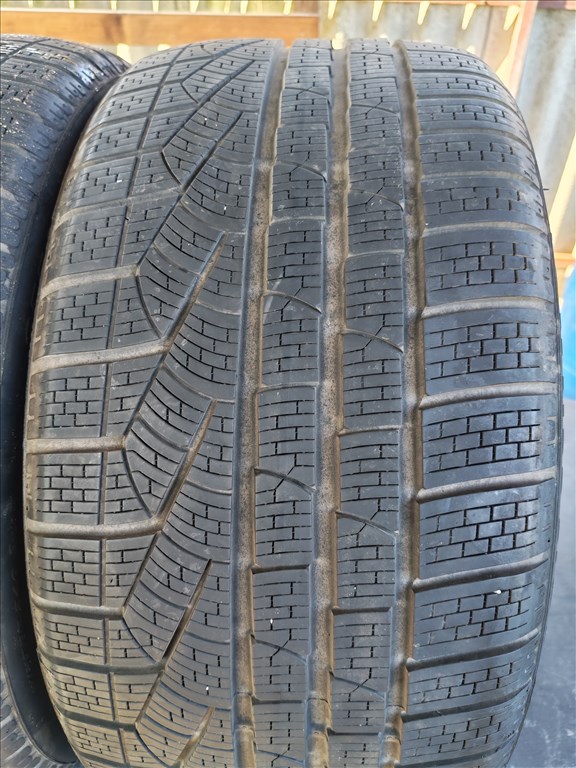 255 35 R19 96V Pirelli Sottozero Winter210 Serie II. DOT 2624  Profilmèlysèg 6,5mm  20000Ft/db 4. kép