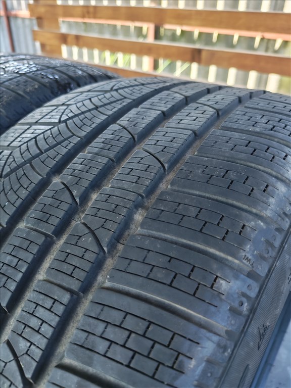 255 35 R19 96V Pirelli Sottozero Winter210 Serie II. DOT 2624  Profilmèlysèg 6,5mm  20000Ft/db 5. kép