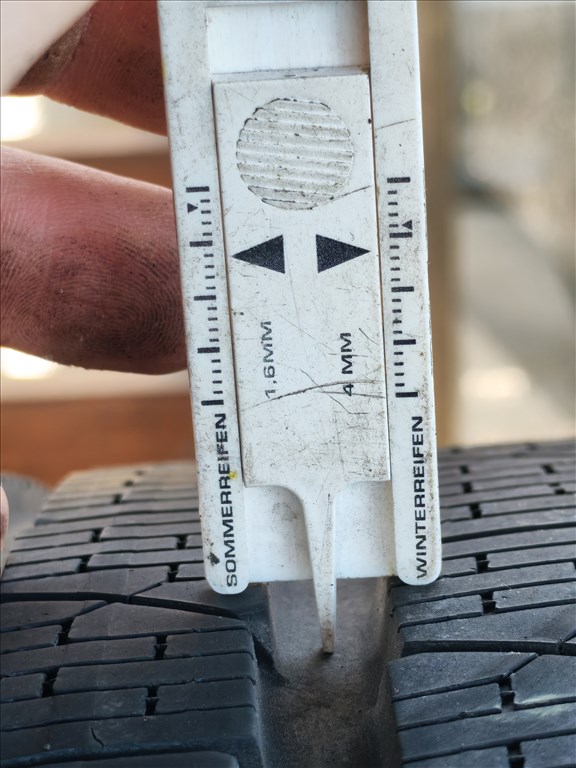 255 35 R19 96V Pirelli Sottozero Winter210 Serie II. DOT 2624  Profilmèlysèg 6,5mm  20000Ft/db 7. kép
