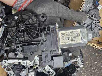 Volkswagen Polo IV bal első ablakemelő motor (6Q2959802F)