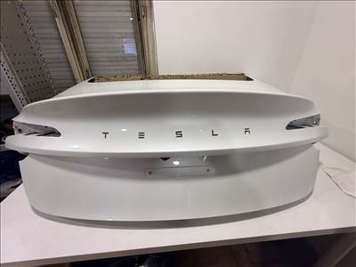 Tesla model 3 Highland csomagtérajtó 