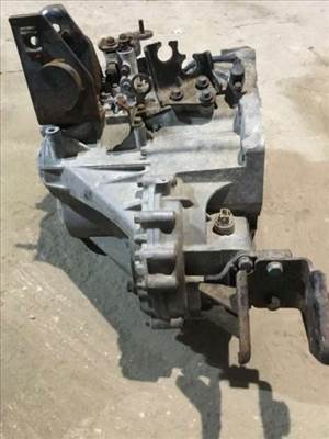 Kia Carnival VQ váltó mechanikus 4300038050-BON