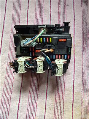 Citroën DS3 BSM modul biztosítéktábla  9667199680 r08bsm00