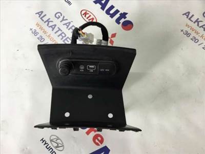 Kia Optima JF AUX USB szivargyújtó csatlakozó 84690D4430WK-BON