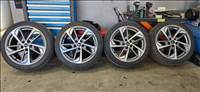  5x112 lyukosztású 18" újszerű (gyári felni) alufelni, rajta 245/40 újszerű Kumho nyári gumi gumi 