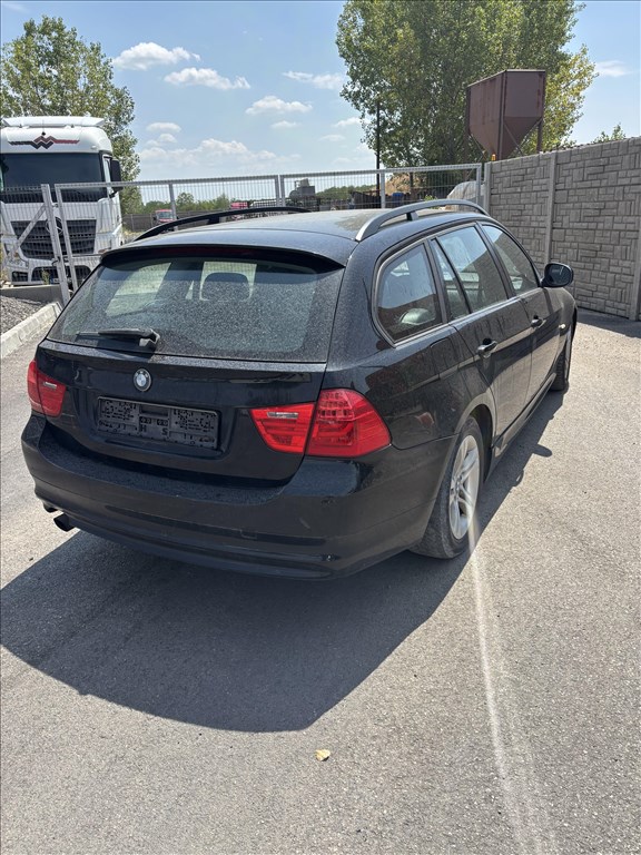 BMW 320 (E90, E91, E92, E93) bontott alkatrészei 3. kép
