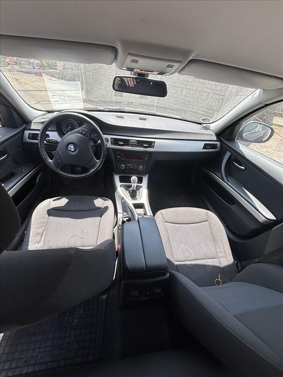 BMW 320 (E90, E91, E92, E93) bontott alkatrészei 5. kép