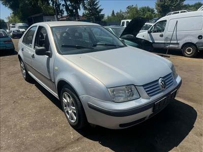 Volkswagen Bora 1.6 -AEH- bontott alkatrészei