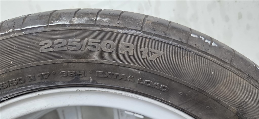 Eladó egy garnitúra 225/50 R17 Continental nyáriigumik 4. kép