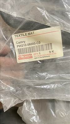 Toyota Camry VIII Gyári textil / szövet padlószőnyeg garnitúra pw21006000c0