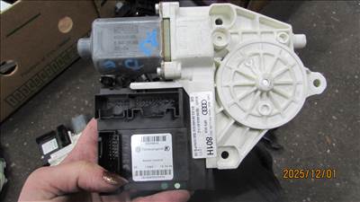 Audi A3 (8P) bal első ablakemelő motor (8P0959801H)