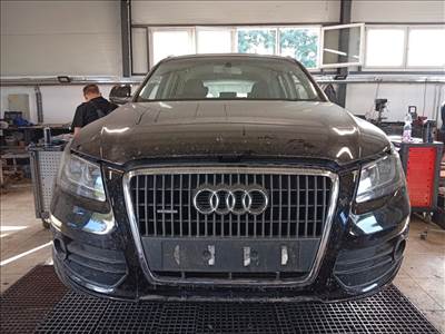 AUDI Q5 (8R) 2.0 TDI quattro - Bontódik!