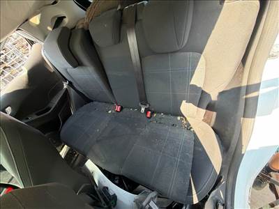 Ford Fiesta Mk7 Hátsó Fejtámla *168116*
