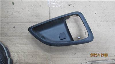 Hyundai IX35 bal első belső ajtófogantyú keret 82611-2S000