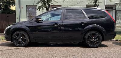 Ford Focus Mk2 Bal hátsó ajtó fekete kombi
