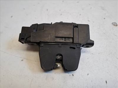 Opel Corsa F  csomagtérajtózár (csomagtérajtó zár) 3644675