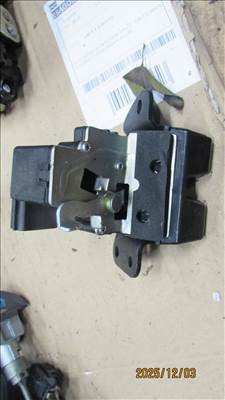 Hyundai IX35  alkatrész bal első ablakemelő motor 28408185 05/440925B 