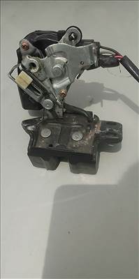 Toyota Corolla csomagtér ajtó zár 
