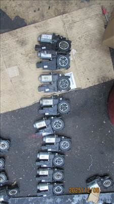 Opel Meriva A bal első ablakemelő motor 93389551