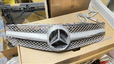 Mercedes-Benz első lökhárító középső rács a2308802283