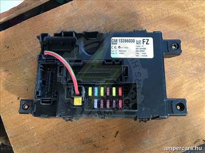 OPEL CORSA D Biztosítéktábla Utastér (2006–2010) 13286030FZ