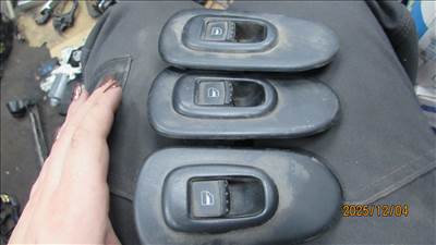 Seat León I jobb első ablakemelő kapcsoló (1M0959855)