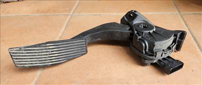 Opel Astra K Gázpedál  13253781