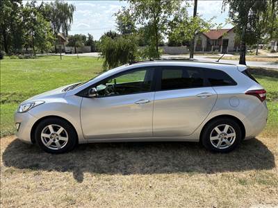 HYUNDAI I30 CW 1.6 CRDi Automata PANORÁMATETŐ/2 ZÓNÁS DIGIT KLÍMA/TEMPOMAT/ÜLÉSFŰTÉS/RADAR/8KERÉK 