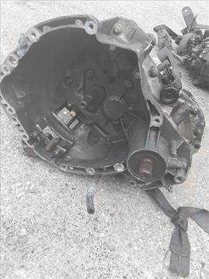 VOLVO V40 Sebességváltó. benzines manuális